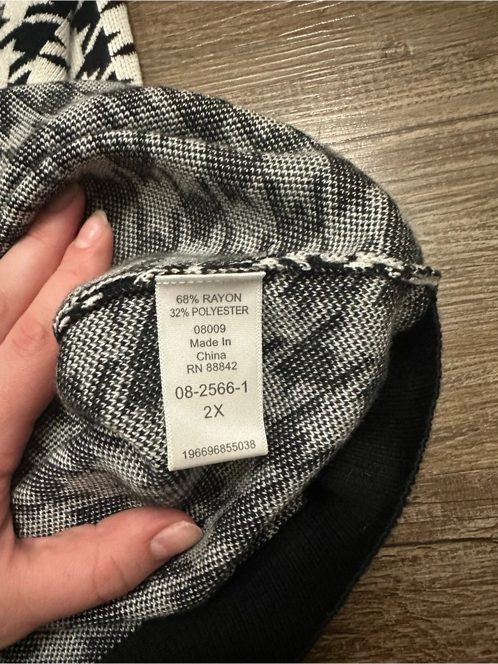 Liz & Me Black and White Houndstooth Crewneck Sweater Vest